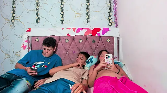 Trio Hot 77 online show from December 21, 3:08 pm