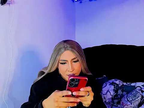 Snapshot of georgiina_giio chatting on December 16, 10:31 am georgiina giio online show from December 16, 10:31 am