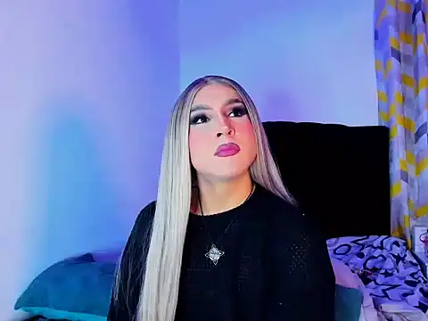 Snapshot of georgiina_giio chatting on December 21, 10:17 pm georgiina giio online show from December 21, 10:17 pm