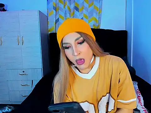 Snapshot of georgiina_giio chatting on January 19, 5:00 am georgiina giio online show from January 19, 5:00 am