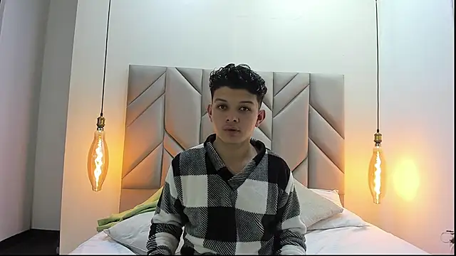 Snapshot of NathanBrookhs chatting on January 11, 3:33 am NathanBrookhs online show from January 11, 3:33 am