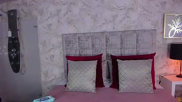 Snapshot of MiaSanders2025 chatting on February 10, 7:40 pm MiaSanders2025 online show from February 10, 7:40 pm