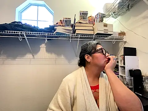 Snapshot of BettyWhispers chatting on December 21, 6:37 pm BettyWhispers online show from December 21, 6:37 pm