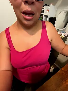 Snapshot of BettyWhispers chatting on January 9, 4:59 am BettyWhispers online show from January 9, 4:59 am