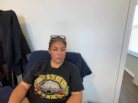 Snapshot of BettyWhispers chatting on January 18, 6:01 pm BettyWhispers online show from January 18, 6:01 pm