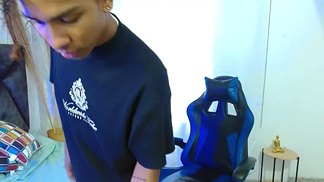 angelll18  online show from December 19, 8:27 pm