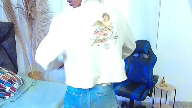 angelll18  online show from December 20, 9:33 pm