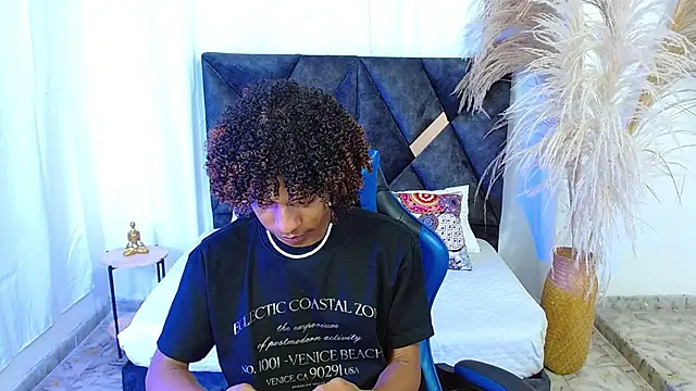 angelll18  online show from February 4, 8:25 pm