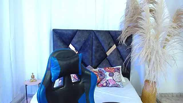 angelll18  online show from February 5, 8:24 pm