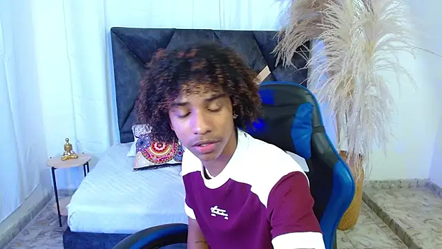 angelll18  online show from February 14, 8:49 pm