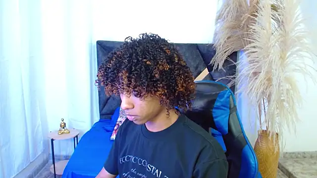 angelll18  online show from March 19, 8:35 pm