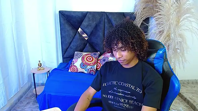 angelll18  online show from March 24, 8:58 pm