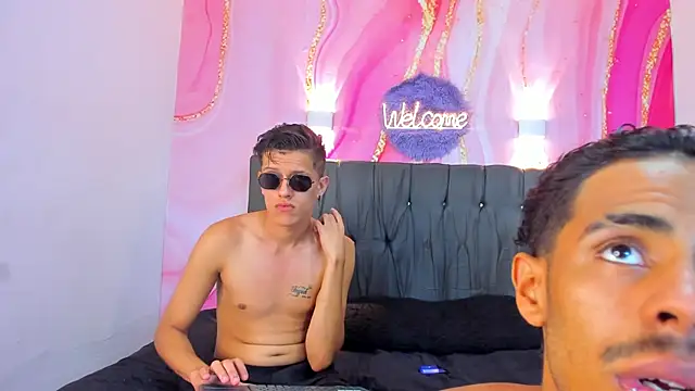 Hotsweet Guys online show from December 22, 3:58 am