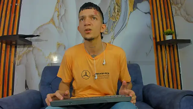 Straight Guy22 online show from December 18, 4:07 am