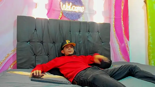 Straight Guy22 online show from January 16, 4:05 am