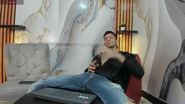 Straight Guy22 online show from February 2, 3:16 am