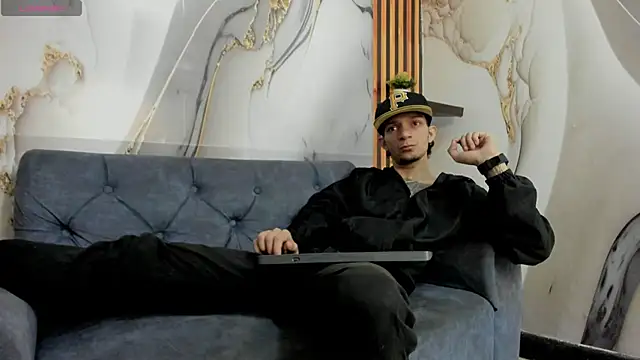 Straight Guy22 online show from February 6, 4:50 am