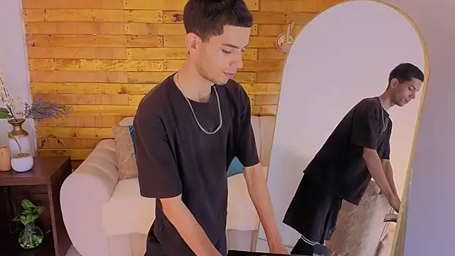 prettyboyy 13 online show from February 1, 7:56 pm