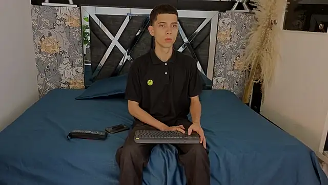 prettyboyy 13 online show from February 3, 7:19 pm