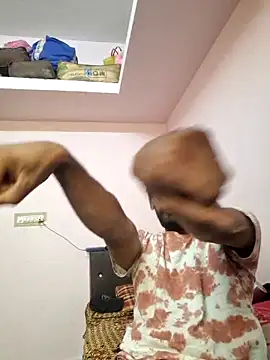 Snapshot of suhxil79 chatting on December 15, 4:50 am suhxil79 online show from December 15, 4:50 am