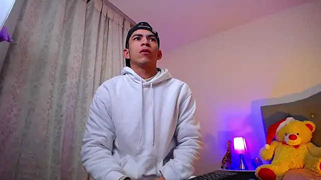 TOMBOYSEXX online show from December 18, 10:54 am