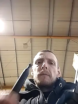 Snapshot of CrookedBunk3527 chatting on December 19, 7:04 am CrookedBunk3527 online show from December 19, 7:04 am