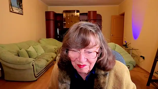 Betty Bricks online show from December 13, 7:53 pm