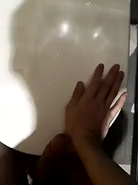 Snapshot of MSleepyyyy chatting on March 11, 7:14 am MSleepyyyy online show from March 11, 7:14 am