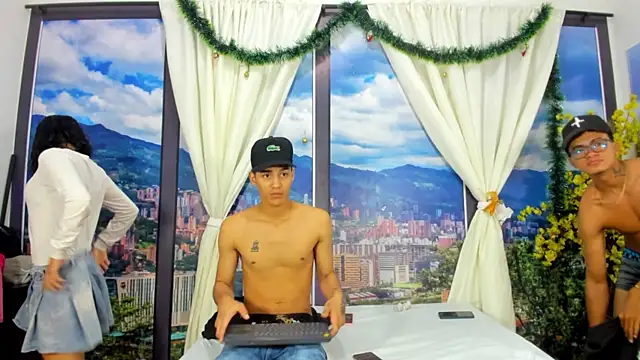 CandyAndMattew online show from December 17, 12:33 pm