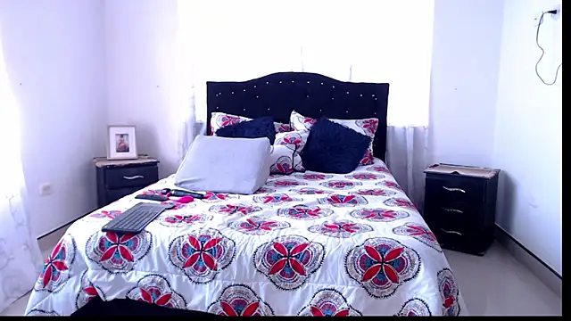 Naomy Mature online show from April 1, 12:39 pm