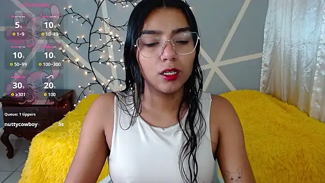 Snapshot of valkydoll2 chatting on January 19, 10:30 am valkydoll2 online show from January 19, 10:30 am