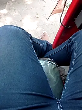 Snapshot of Cool-Kasun chatting on April 6, 8:15 am Cool-Kasun online show from April 6, 8:15 am