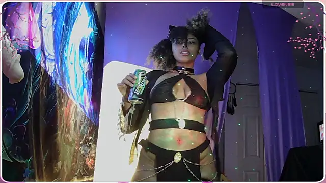 HonneyBunnyXO online show from May 3, 11:00 pm