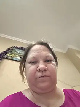 -Queen- online show from February 11, 5:40 pm