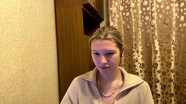 Snapshot of SkyeDavis chatting on December 20, 7:21 pm SkyeDavis online show from December 20, 7:21 pm