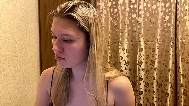 Snapshot of SkyeDavis chatting on December 22, 7:00 pm SkyeDavis online show from December 22, 7:00 pm