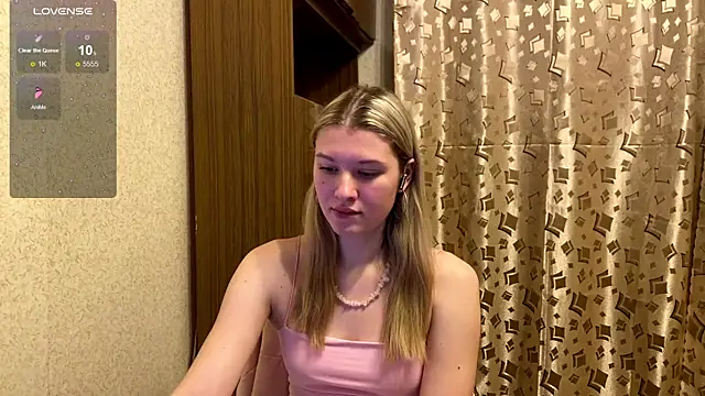 Snapshot of SkyeDavis chatting on January 5, 7:06 pm SkyeDavis online show from January 5, 7:06 pm