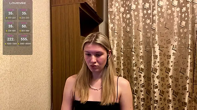 Snapshot of SkyeDavis chatting on January 6, 7:06 pm SkyeDavis online show from January 6, 7:06 pm