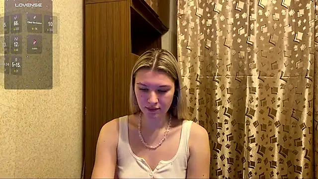 Snapshot of SkyeDavis chatting on January 7, 7:05 pm SkyeDavis online show from January 7, 7:05 pm