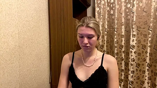 Snapshot of SkyeDavis chatting on January 9, 8:10 pm SkyeDavis online show from January 9, 8:10 pm