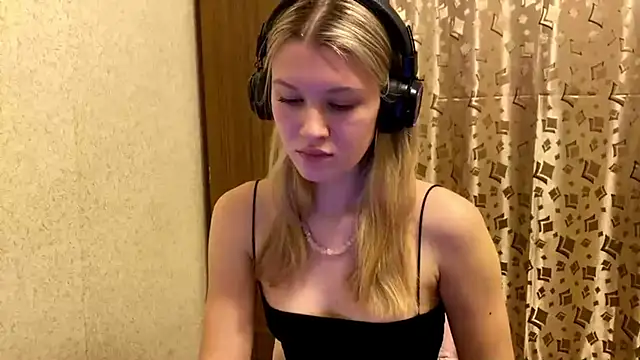 Snapshot of SkyeDavis chatting on January 10, 7:26 pm SkyeDavis online show from January 10, 7:26 pm