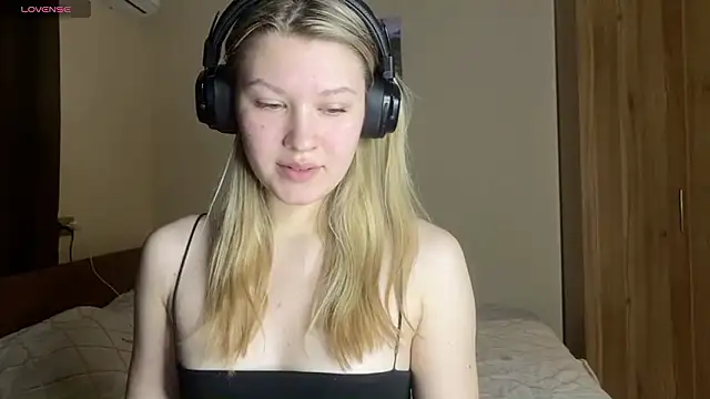 Snapshot of SkyeDavis chatting on February 5, 8:57 pm SkyeDavis online show from February 5, 8:57 pm