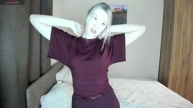 Snapshot of SkyeDavis chatting on February 6, 7:17 pm SkyeDavis online show from February 6, 7:17 pm