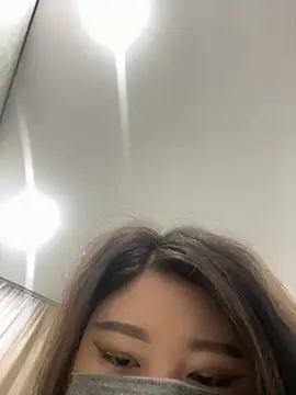 Snapshot of Sarah2127 chatting on March 19, 11:20 pm Sarah2127 online show from March 19, 11:20 pm