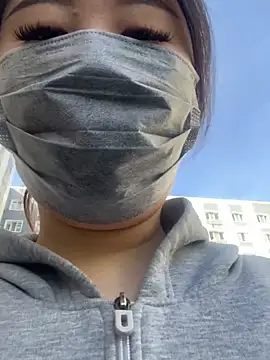 Snapshot of Sarah2127 chatting on April 8, 10:37 am Sarah2127 online show from April 8, 10:37 am