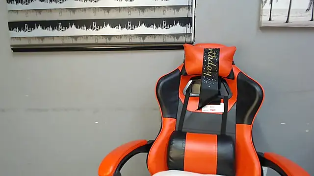 JANIELEE8x online show from December 18, 4:35 pm