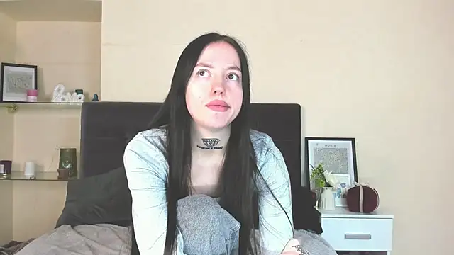 AdrianaCult online show from April 8, 5:40 am