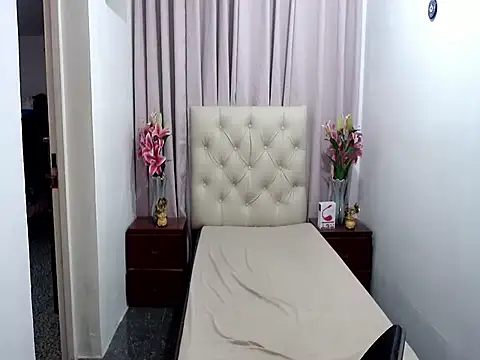 Snapshot of Shaneloveme chatting on December 22, 7:44 pm Shaneloveme online show from December 22, 7:44 pm