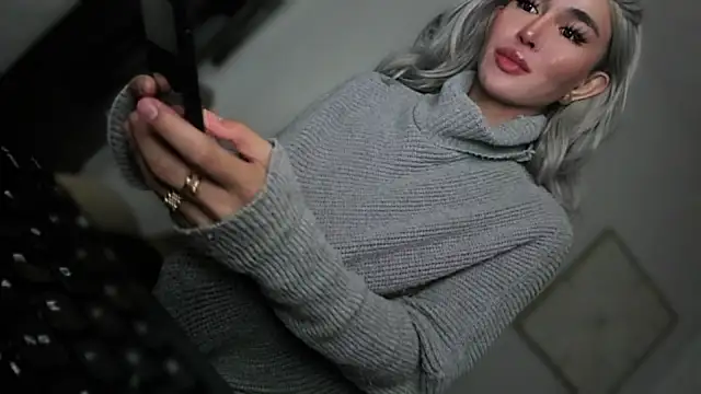 Snapshot of mxshemale_ladyboy chatting on March 12, 6:47 pm mxshemale ladyboy online show from March 12, 6:47 pm