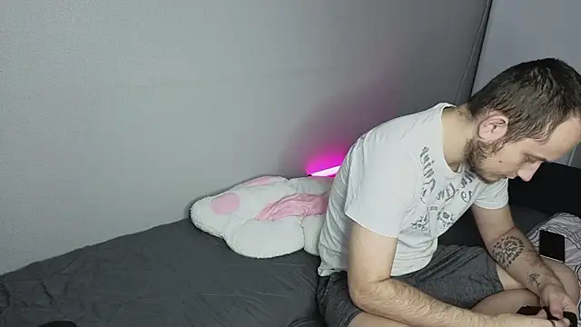 Snapshot of Pearl_couple chatting on February 24, 9:07 am Pearl couple online show from February 24, 9:07 am